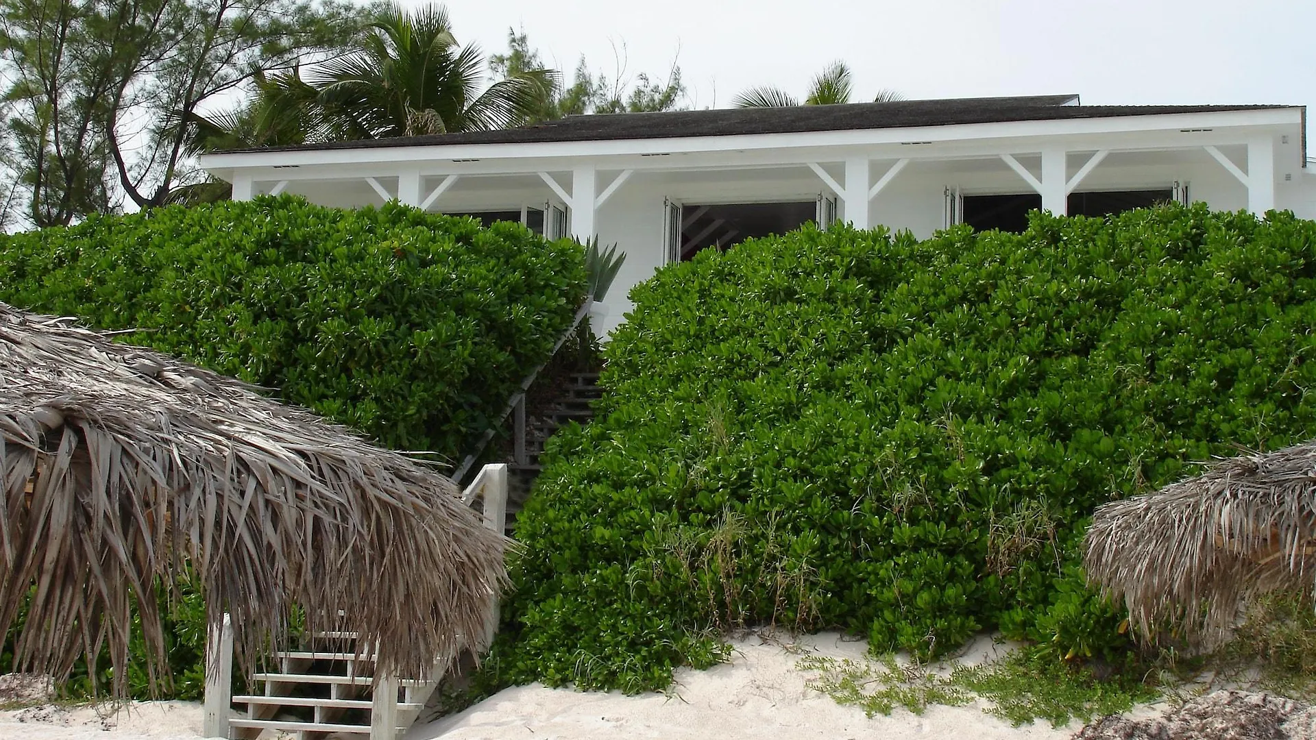 *** Hotel Coral Sands Inn & Cottages Dunmore Town Bahamas