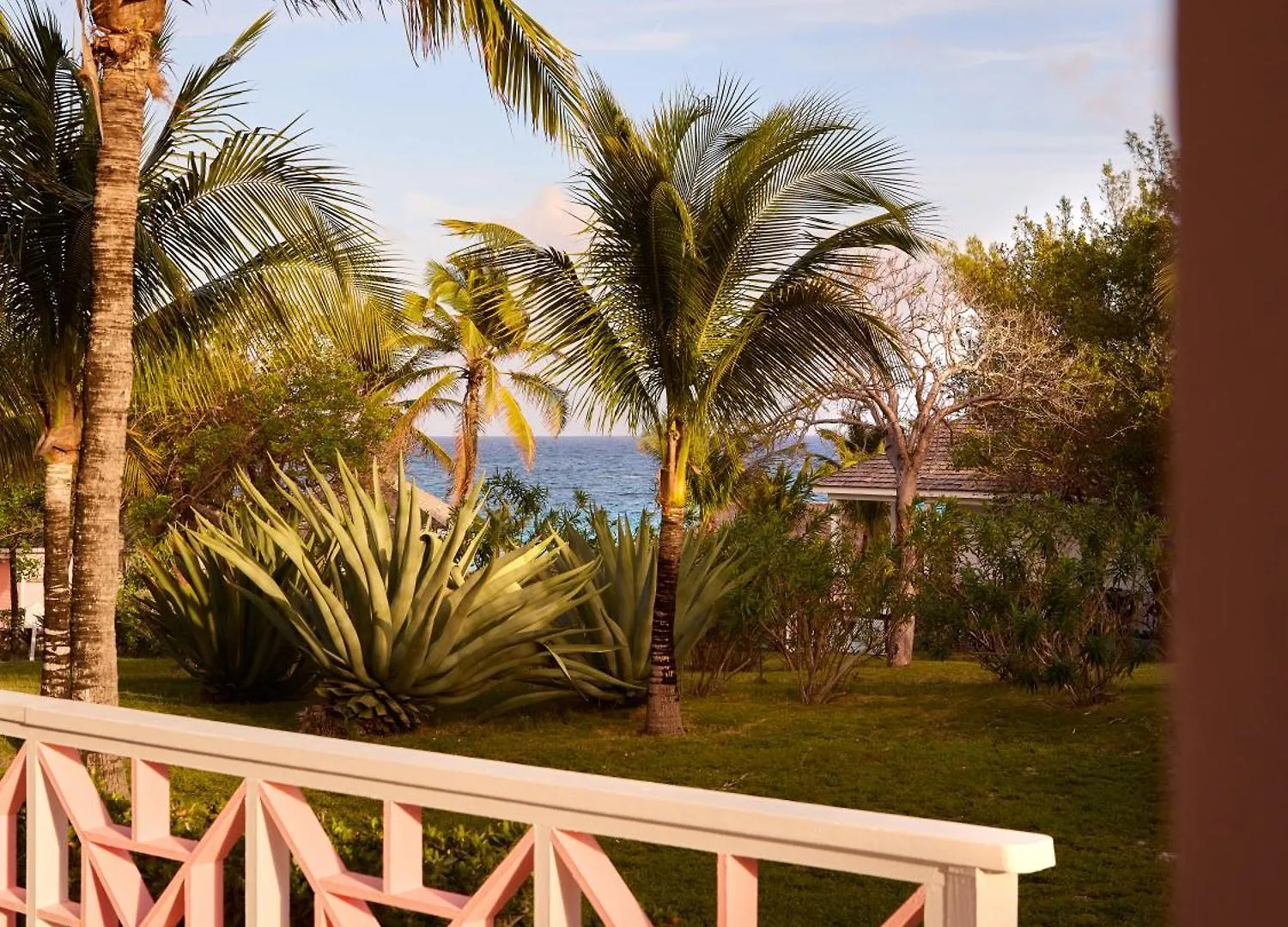 Coral Sands Inn & Cottages Dunmore Town