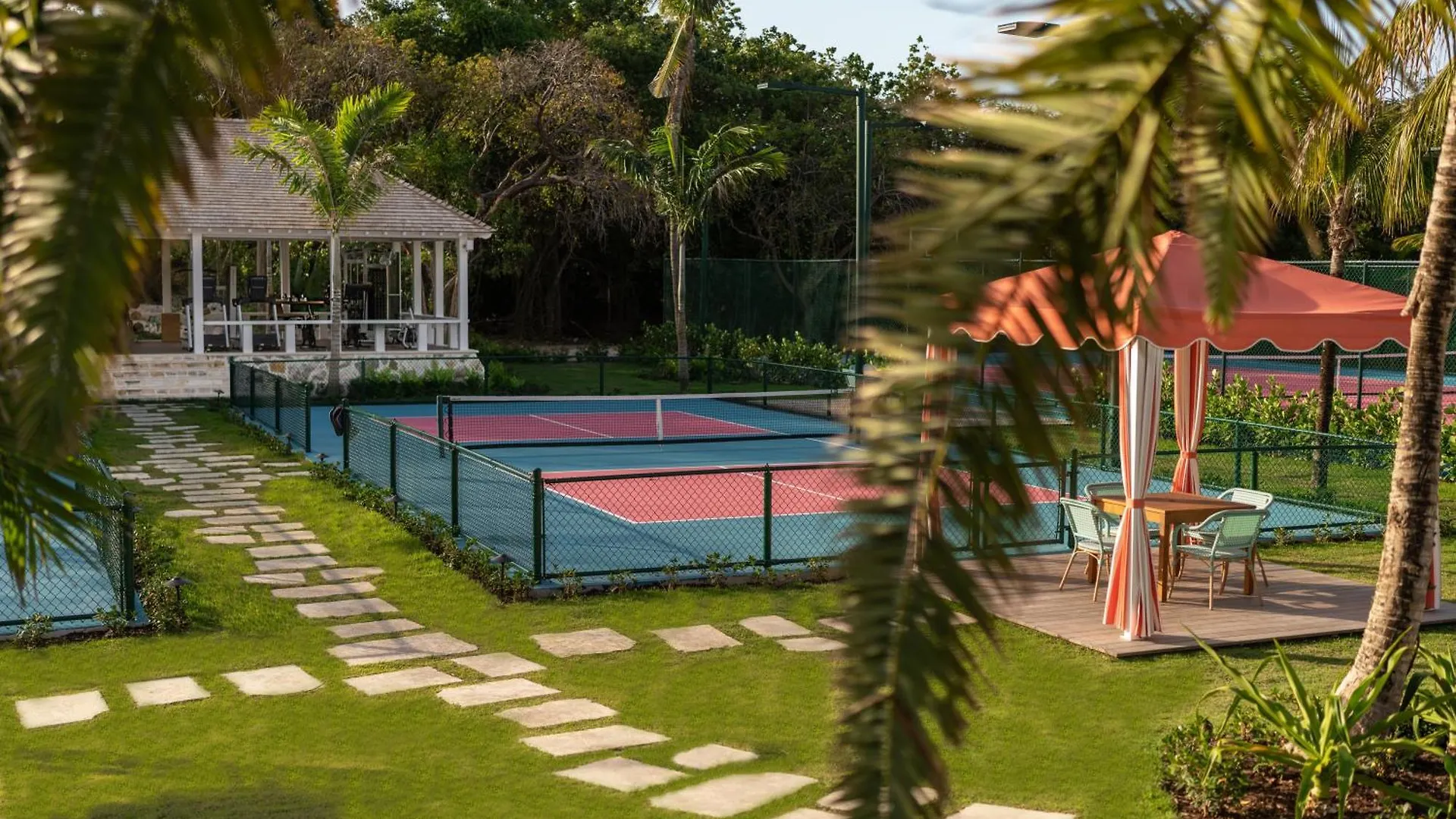 *** Otel Coral Sands Inn & Cottages Dunmore Town Bahamalar